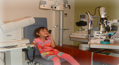 Teri à son premier rendez-vous ophtalmologique.